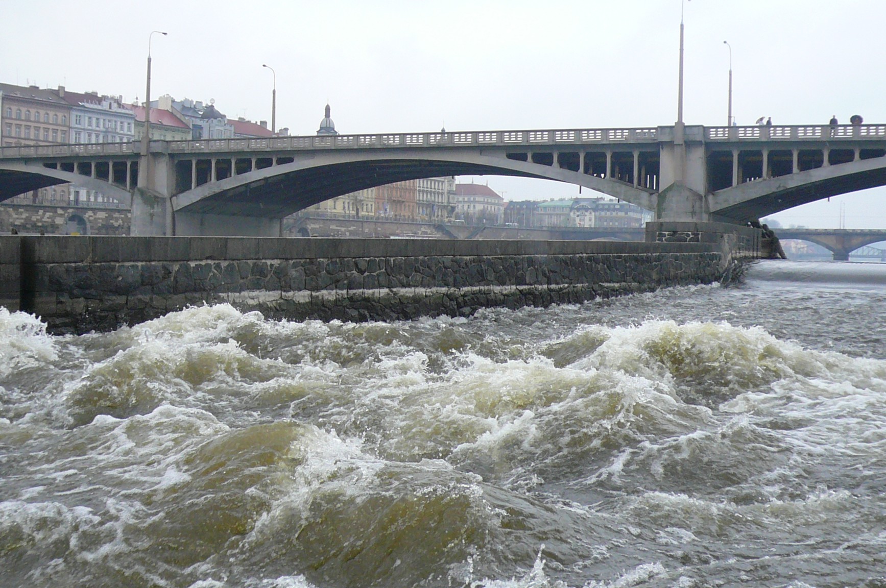 CAL 2008 04 Studna jez za vecera septa 36